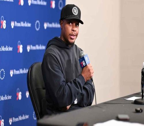 动情了,76人队凯尔洛瑞保证,猛龙队退役他的球衣时他会哭