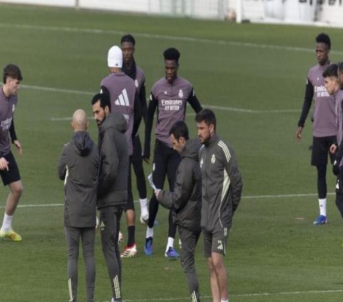 世体:姆巴佩因伤缺席阿韦洛亚首训,平图斯重新归队