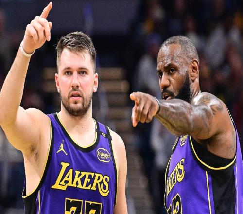 安东尼:球队需要老将鞭策东契奇的防守,但詹姆斯没做到这点