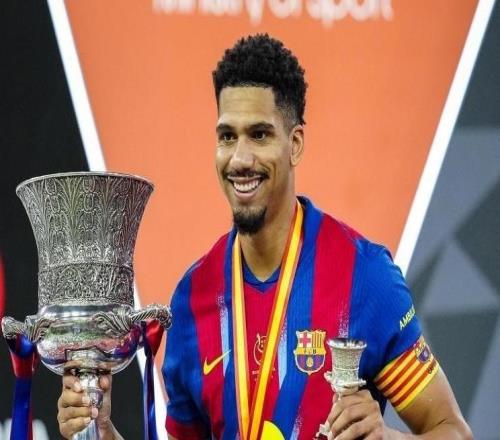 每体:弗里克原本没打算让阿劳霍上场,但德容红牌改变了计划