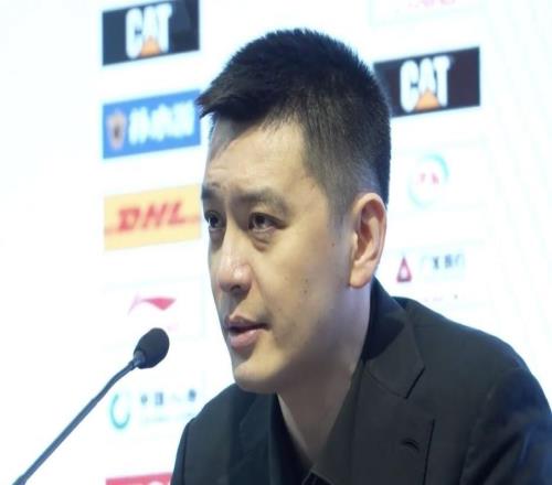 杨鸣:球队现在缺少一个领袖带领大家团结在一起并走出低谷