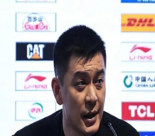输青岛发布会!杨鸣直指缺领袖与外援差距,张陈治锋亲承能力差距