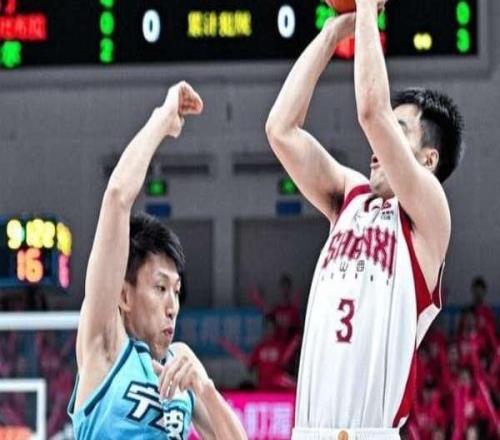 太离谱了!2米22中锋0分0助,仅抢了1个篮板,在场上竟然防自己人