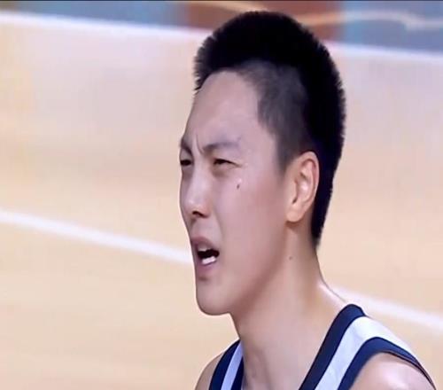 广东宏远今日早报!杜锋深夜发声,胡明轩触底反弹,麦考尔复出