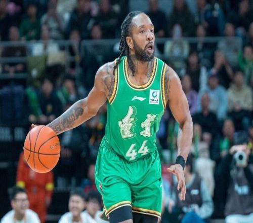 辽宁男篮输球,威尔斯神情沮丧北京男篮伤大将,胡明轩状态好转