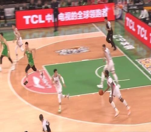 半场战报山东39:30辽宁,双方共命中2记三分