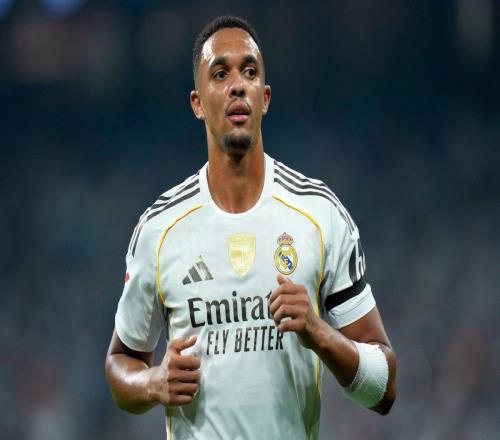 罗马诺:阿诺德想留在皇马,目前没与曼城进行谈判