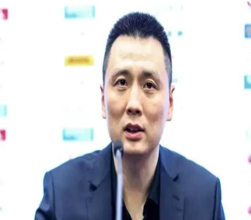 胜广州发布会!卢伟直指疲惫影响状态,点王哲林作用,谈内线问题