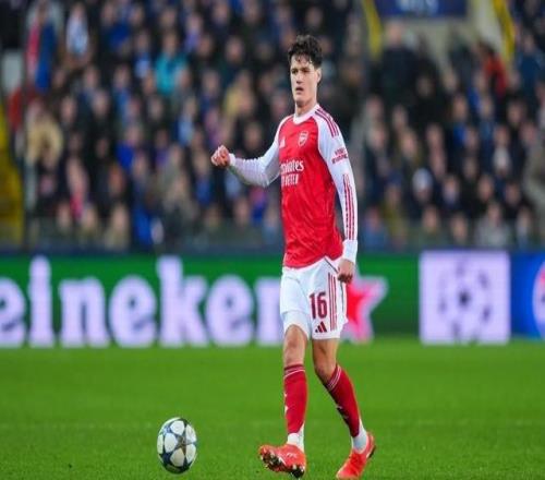 内尔高:我奶奶每年圣诞会送我剪贴簿,里边都是有关我的报纸