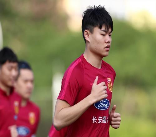 重庆铜梁龙引援或有新惊喜!冯劲和杨立瑜有可能加盟,以官宣为准