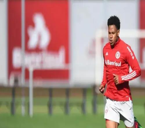 茹萨仅用一个进球就征服蓉城球迷,未来将坐稳核心位置,值得期待