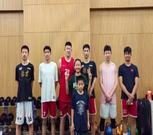 重型内线!23+8+5小韩德君国青扬威2弱点不改善难比“功夫熊猫”