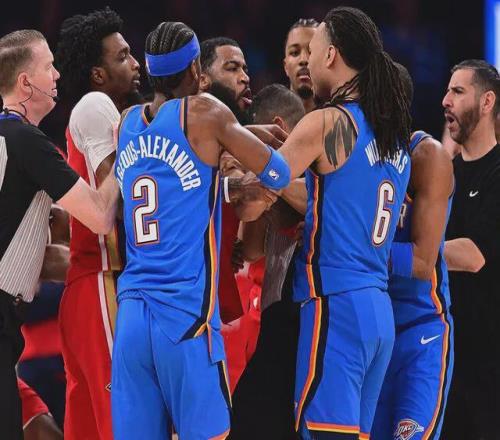 大规模冲突!二十几人混战!等着被NBA禁赛吧