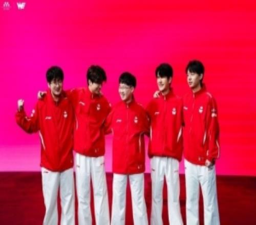 WE分享主宣拍摄花絮:笑得开心更要打得漂亮!加油