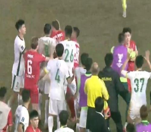 亚冠激烈冲突！20人互相推搡，曹永竞染红，两回合两次恶斗
