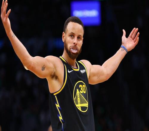 Shams：库里将因股四头肌挫伤缺阵1周或更长时间