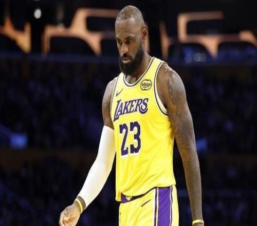 詹姆斯：没能打出我们的篮球风格但这只是一场比赛不必反应过度