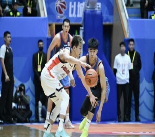 时隔325天重返CBA赛场，郭艾伦16+5率广州战胜四川