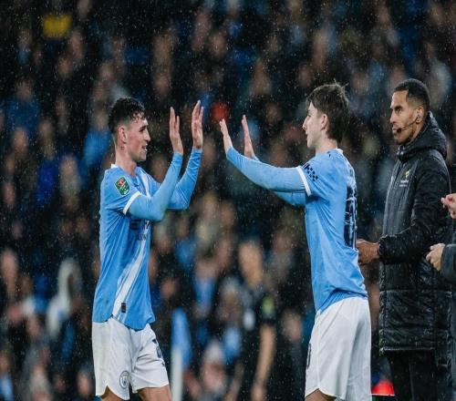 英联杯替补登场，19岁小将查理格雷完成曼城一线队首秀