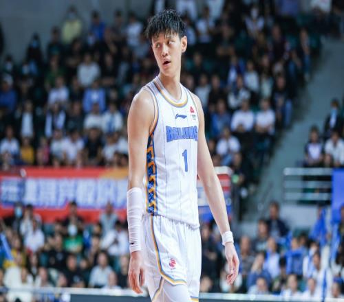 北汽男篮和曾凡博构建的信任帝国奥莫特慢慢沦落为边缘角色_CBA直播