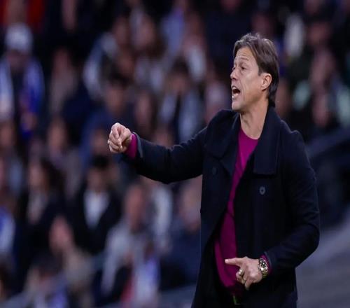 塞维利亚主帅：没见过裁判两分钟判两个点球，输球因为裁判