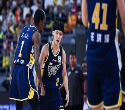 一场“不广东”的比赛！虽然赢了青岛，但是国内球员沦为边角料