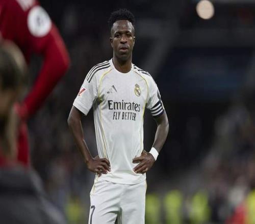 震惊！8成球迷力挺卖维尼休斯，连阿隆索都不愿发声！