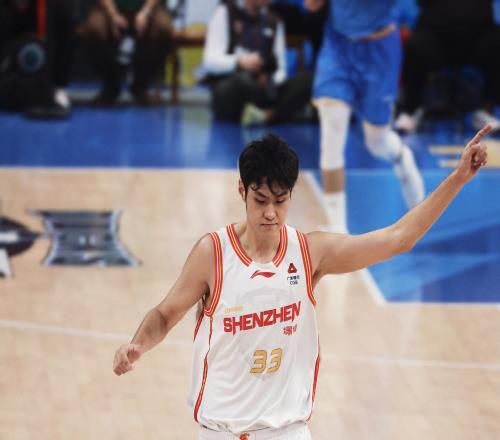 三分绝杀！中国男篮又一21岁前锋崛起：场均17+6，郭士强重用他