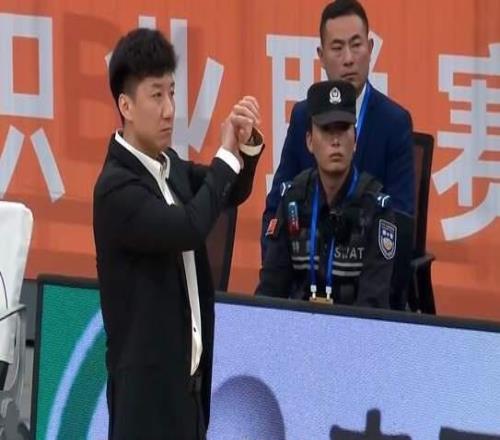 创4耻辱纪录后，CBA一冠王又被落井下石，媒体人：怎么通过准入的