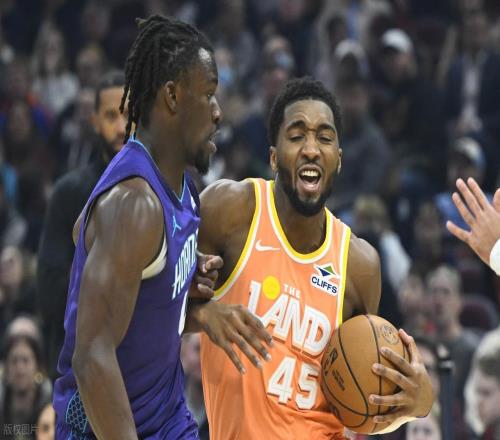 克尼佩尔创79年NBA纪录！骑士24记3分刷新队史纪录，双枪砍57分