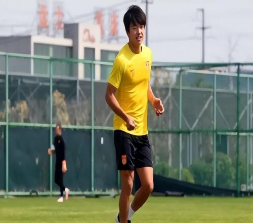 目标4冠王！海港一口气连签4大本土悍将，国足两大新星赫然在列