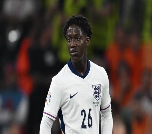 英媒：梅努很想去那不勒斯，而曼联只接受租借离队