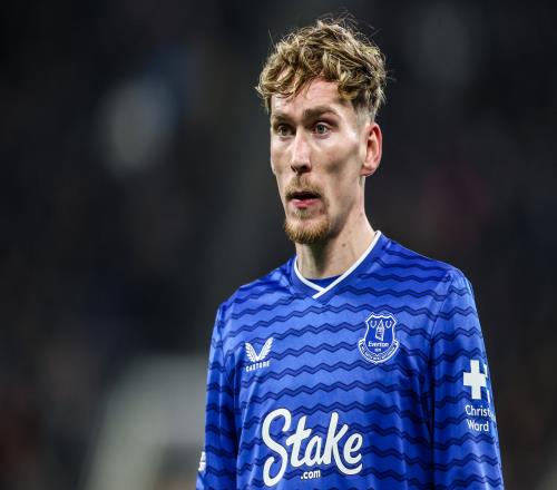 身价2500万飞跃底价曼联欲在一月抢购埃弗顿中场加纳他的根在红魔青训_英超直播