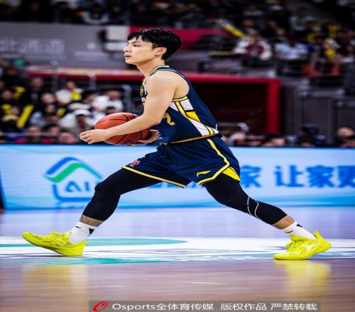 媒体人：徐杰在关键时刻是真正的球队神话_CBA直播