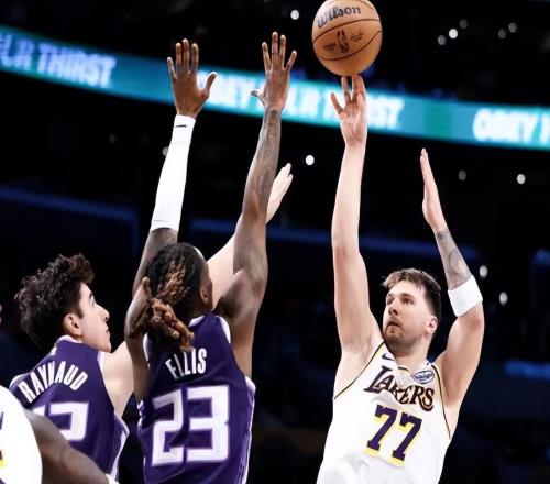 随着湖人大胜24分,快船4连胜,西部最新排名出炉!雷霆第1领跑