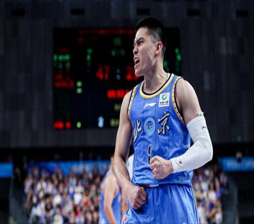 伤的不轻!陈盈骏鼻尖骨折,曾凡博复出差1步,布朗回应加入男篮