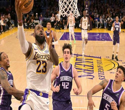 巅峰期仍然在,詹姆斯在湖人125101国王的比赛中创职业生涯新高