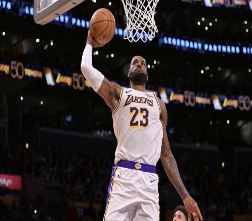 领袖风范,湖人队詹姆斯谈湖人现状:我不想让人们只关注我和卢卡