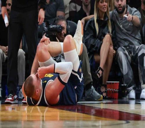 坏消息,掘金队尼古拉约基奇因膝盖过度伸展将长期缺阵