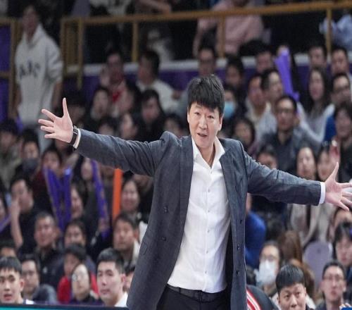 告别2025，山东男篮逆势起步：给空间以时间，用耐心换信心！