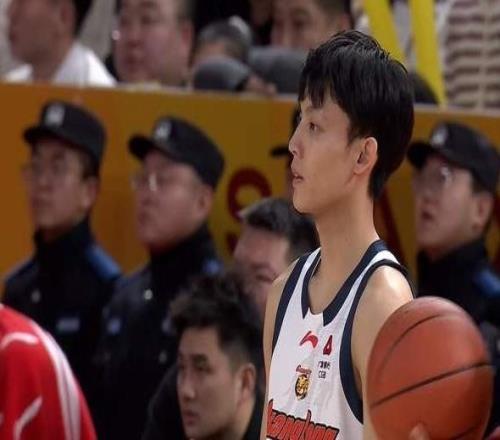 上午10点，徐杰亲自确认伤情，杜锋遇上新麻烦，客战北控恐吞连败