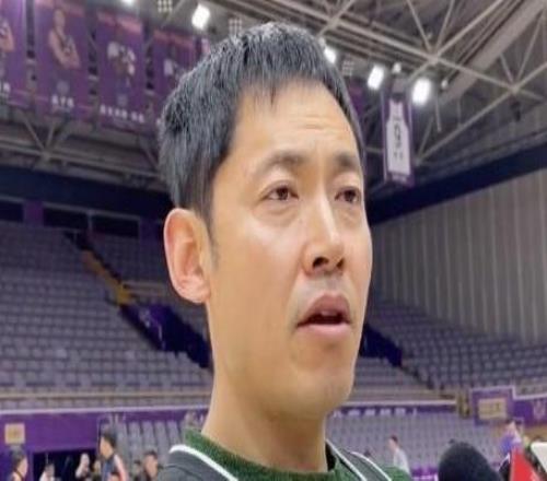 张庆鹏：对新外援小尼尔森还不太了解，今晚要向冠军队广东学习