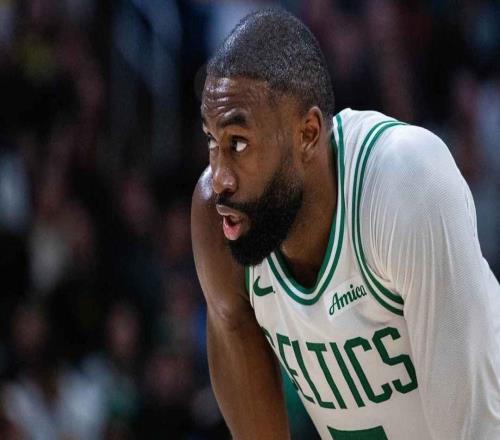 摇头，凯尔特人杰伦布朗对尼克斯布伦森获得12月最佳球员感到不满