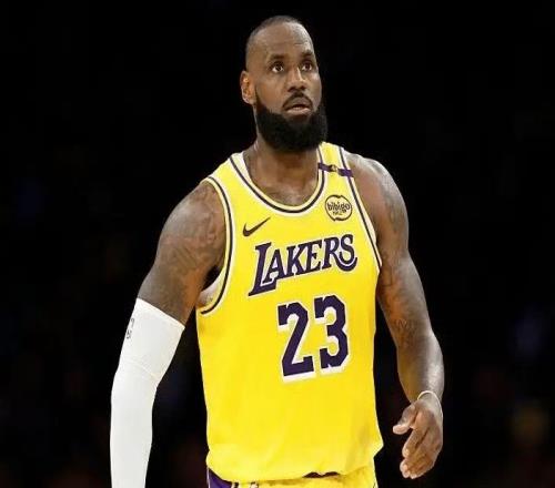 仅差1个!华子迎来神级里程碑,但他才是三分线外的乔丹