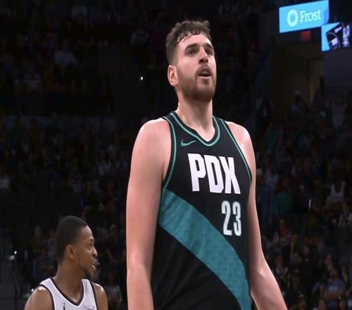 克林根24+12!杨瀚森2+2,开拓者爆冷掀翻马刺,诞生4个不可思议