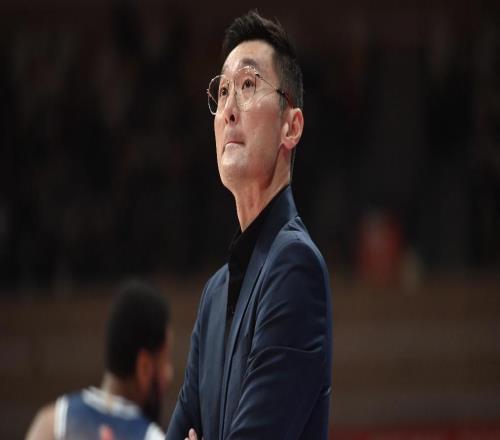 新疆男篮官方：刘炜因身体原因返回乌鲁木齐，助教姜正秀接手