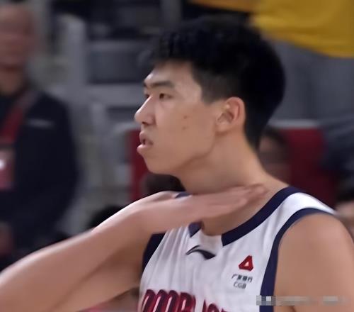 深夜11点!CBA开出罚单,徐昕被罚款,球迷:罚得对,但双标了