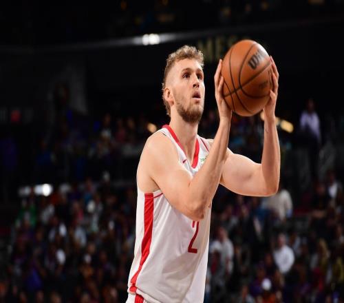 火箭双塔伤缺，4人可补位！39岁老将或充当第3中锋，可暂缓交易