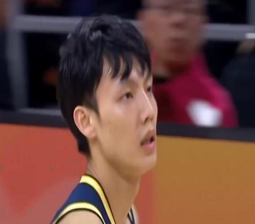 广东上半场4338浙江！徐杰复出砍11分，萨姆纳15+5，胡明轩复苏