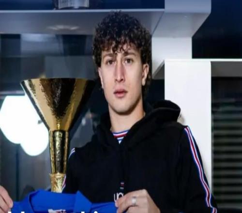 官方:桑普租借签下萨尔瓦托雷他是埃斯波西托三兄弟的老大